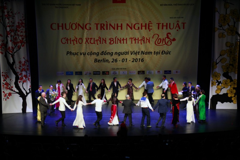 xuan yeu thuong den voi cong dong nguoi viet tai duc