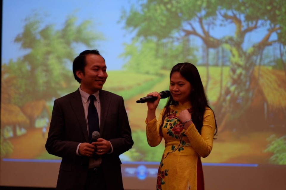 nguoi viet o thuong hai chung vui tet cong dong