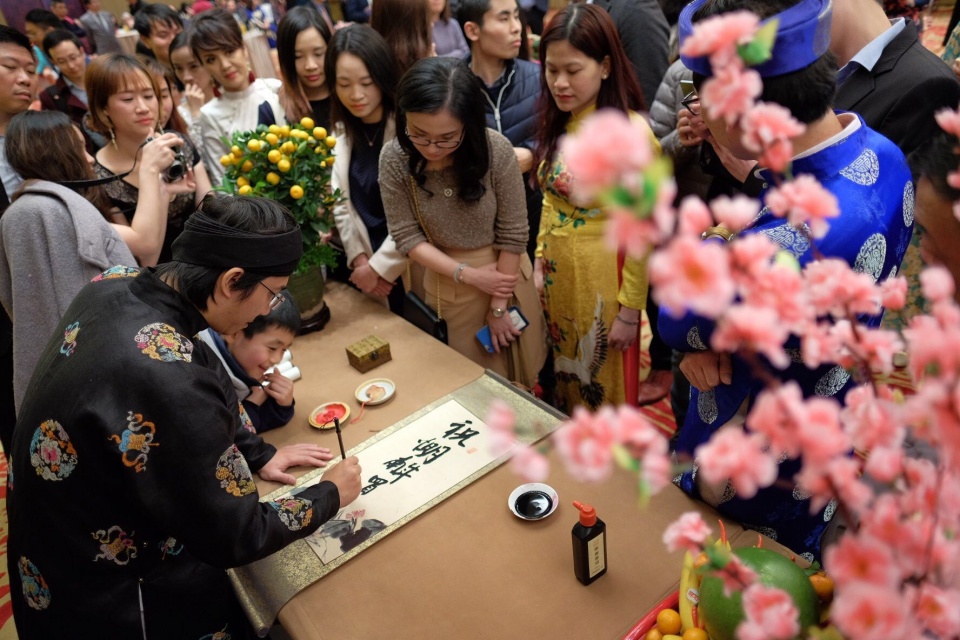 nguoi viet o thuong hai chung vui tet cong dong