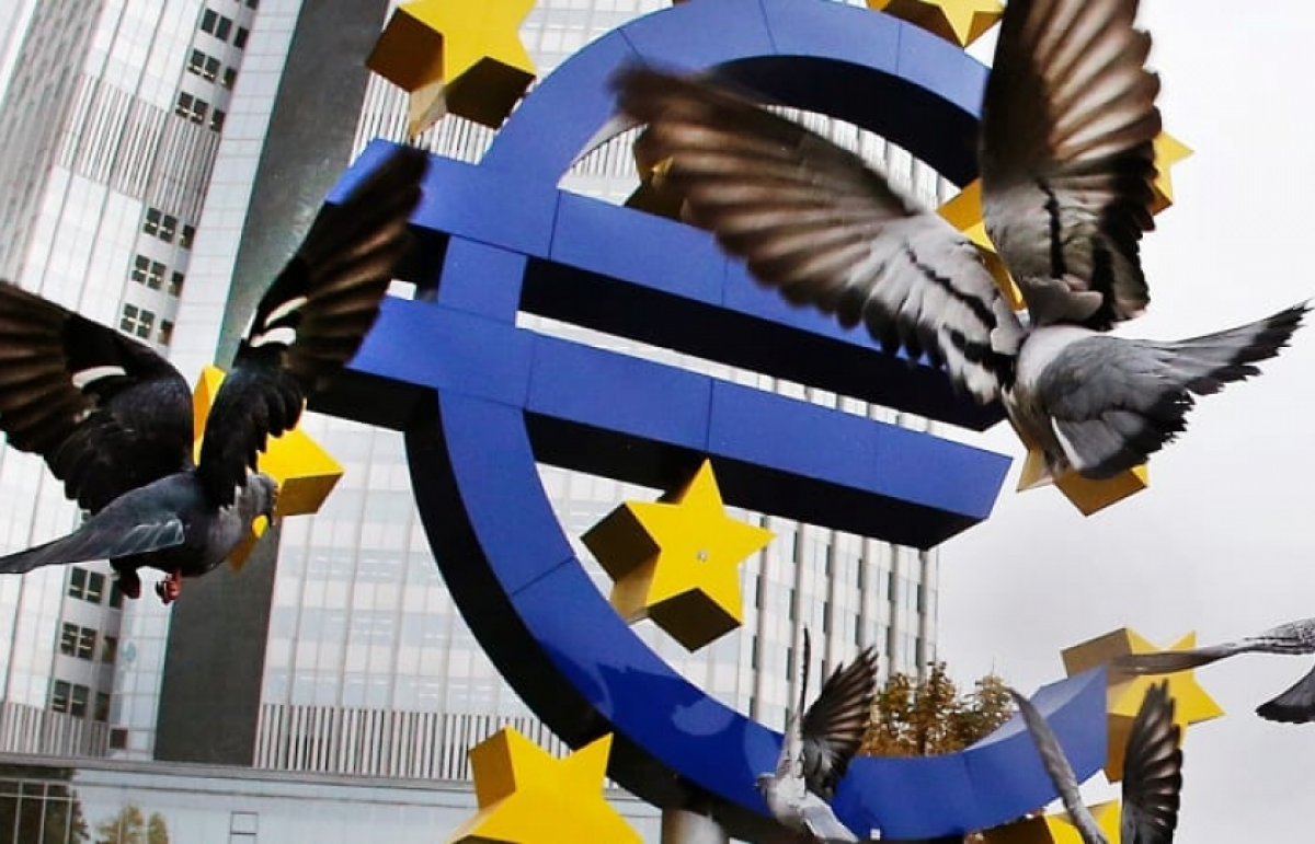 Tuổi 20, đồng Euro vẫn là người khổng lồ yếu ớt?