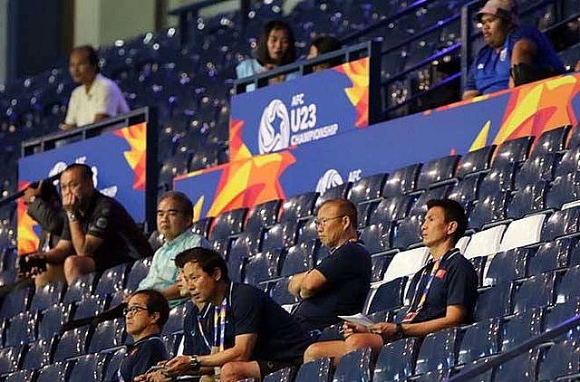 Hoà U23 UAE, thầy Park không về khách sạn nghỉ ngơi, quay lại sân Buriram làm gì? hoa u23 uae thay park khong ve khach san nghi ngoi quay lai san buriram lam gi