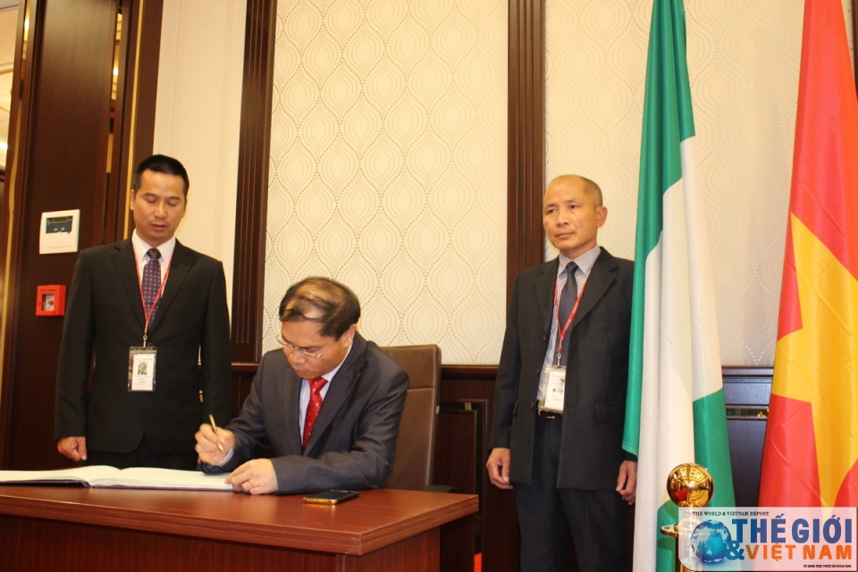 dai su viet nam trinh uy nhiem thu len tong thong nigeria