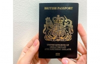 Anh công bố chính thức đổi màu hộ chiếu, quay trở lại đúng bản sắc quốc gia