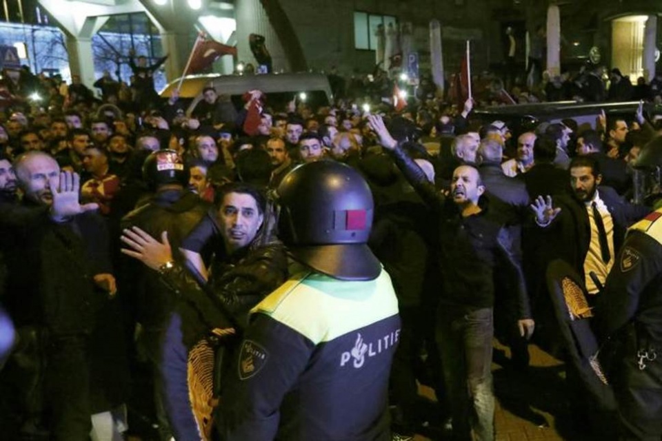 cang thang ngoai giao tho nhi ky ha lan co dau hieu leo thang