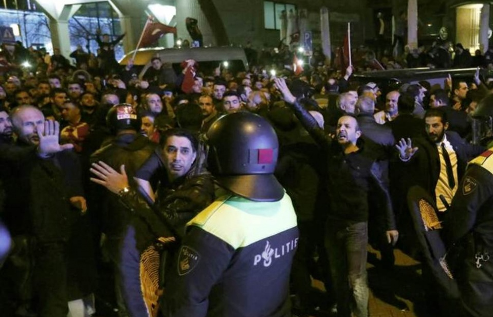 cang thang ngoai giao tho nhi ky ha lan co dau hieu leo thang