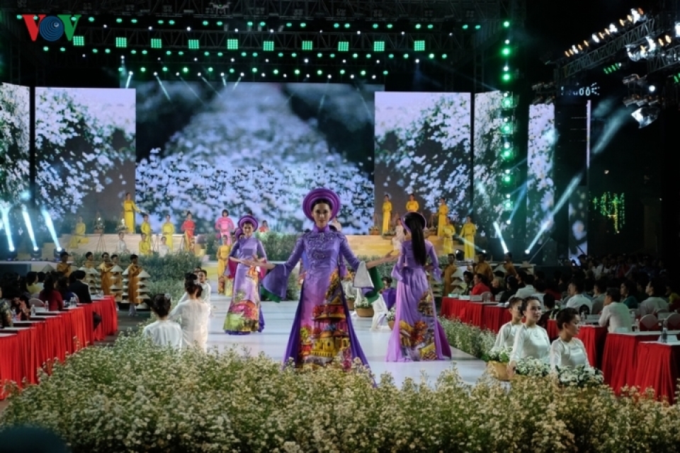 khai mac dai tiec le hoi ao dai tp ho chi minh lan vi nam 2019