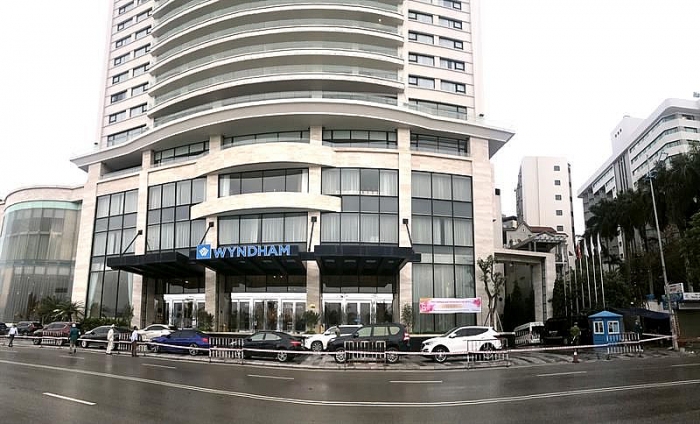 quang ninh phong toa 4 dia diem va 18 tau du lich lien quan den 4 du khach nhiem covid 19