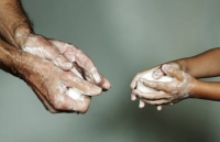 lanh tu toi cao iran my de nghi ho tro iran chong dich covid 19