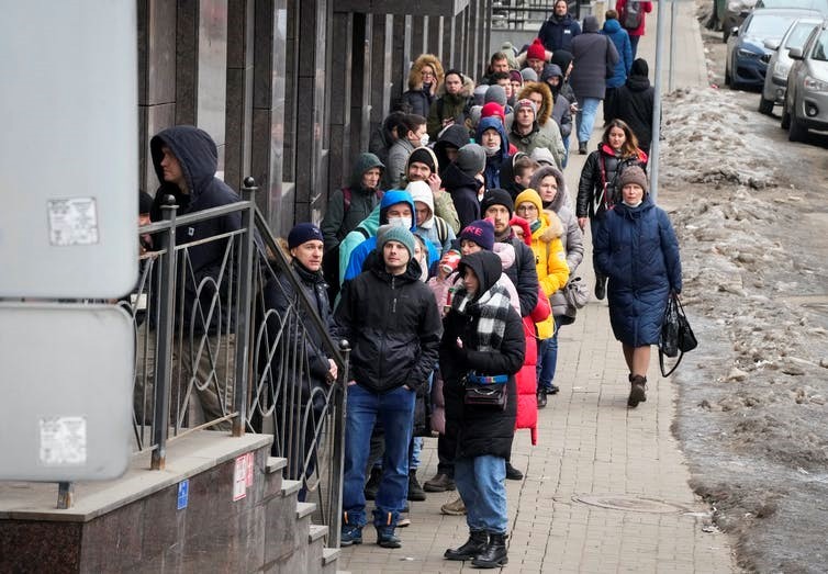 Xung đột Nga-Ukraine: Nền kinh tế Nga đang đứng trước sự sụp đổ?. (Nguồn: AP)