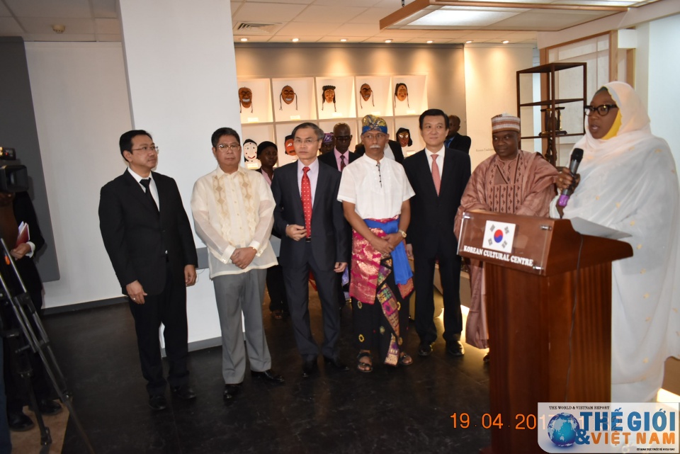 bua tiec phim asean o chau phi