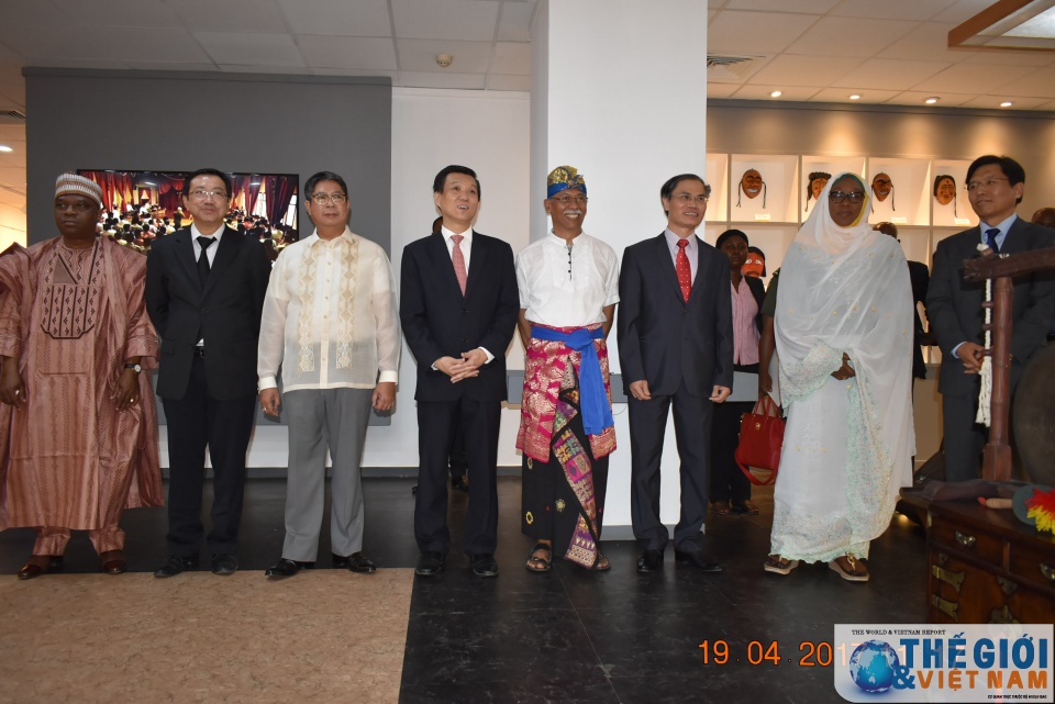 bua tiec phim asean o chau phi