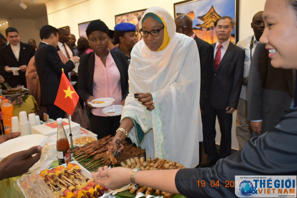 bua tiec phim asean o chau phi