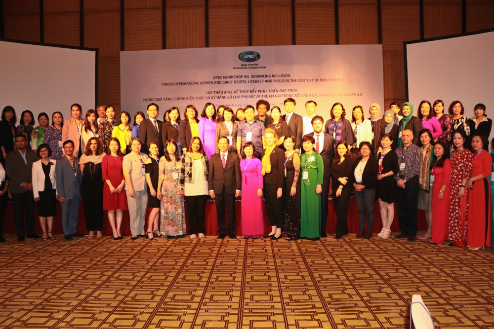 tang cuong kien thuc va ky nang so cho phu nu va tre em gai trong boi canh cach mang cong nghiep 40