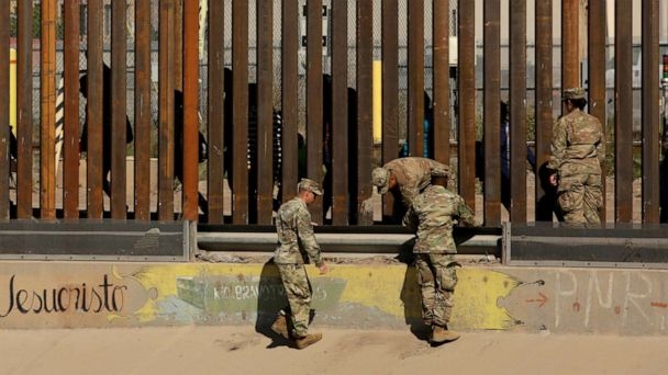 my cu 300 binh si gom dau bep va lai xe toi khu vuc bien gioi my mexico