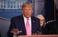 Mỹ 'gửi' máy trợ thở cho các nước đang phát triển, quyết đứng ngoài sáng kiến chống Covid-19 của WHO