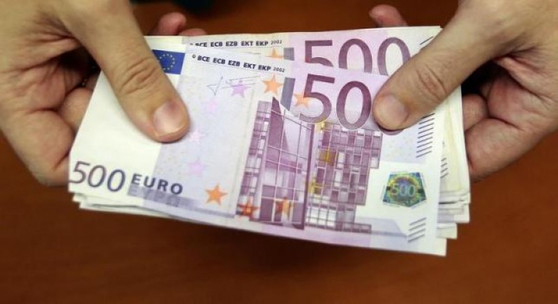 Tờ 500 Euro là tiền giấy có giá trị cao nhất trong hệ thống tiền Euro. (Nguồn: Reuters) Điểm tin thế giới sáng 3/10: Malaysia lên án Israel chặn tàu viện trợ, Ba Lan siết chặt an ninh biên giới, Ai Cập nói Ethiopia vi phạm luật quốc tế