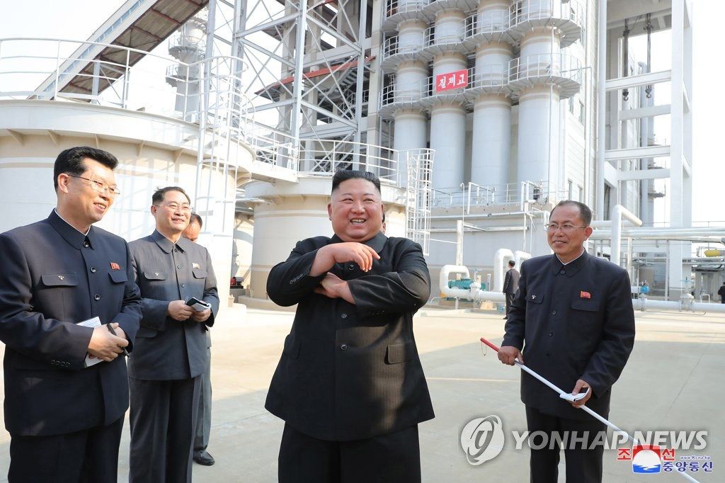han quoc ong kim jong un duong nhu khong trai qua phau thuat