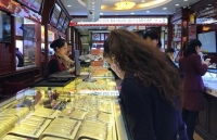 Giá vàng bật tăng sát mốc 49 triệu đồng/lượng, thêm nhiều yếu tố hỗ trợ thị trường