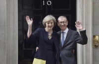 bau cu anh thu tuong theresa may khong thay doi cac bo truong chu chot