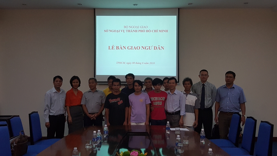 9 ngu dan bi bat o philippines duoc ho tro hoi huong