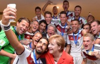 Người Đức muốn "Thủ tướng mê bóng đá" Merkel tới Nga cổ vũ đội nhà