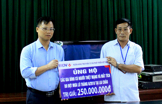 cuu tro dong bao bi thiet hai do mua lu tai tinh lai chau