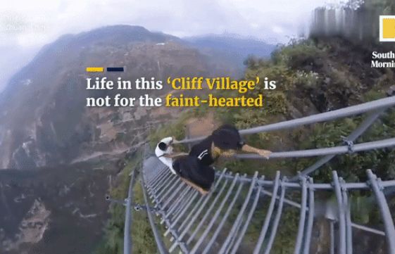 Cảnh khó tin ở ngôi làng 'trên trời' leo hơn 2500 bậc mới tới