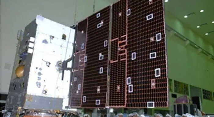 an do chi hang tram trieu usd dat mua ve tinh quan su moi