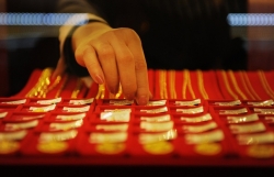 Giá vàng hôm nay: Tăng phi mã, tạo đỉnh mới, thị trường còn 