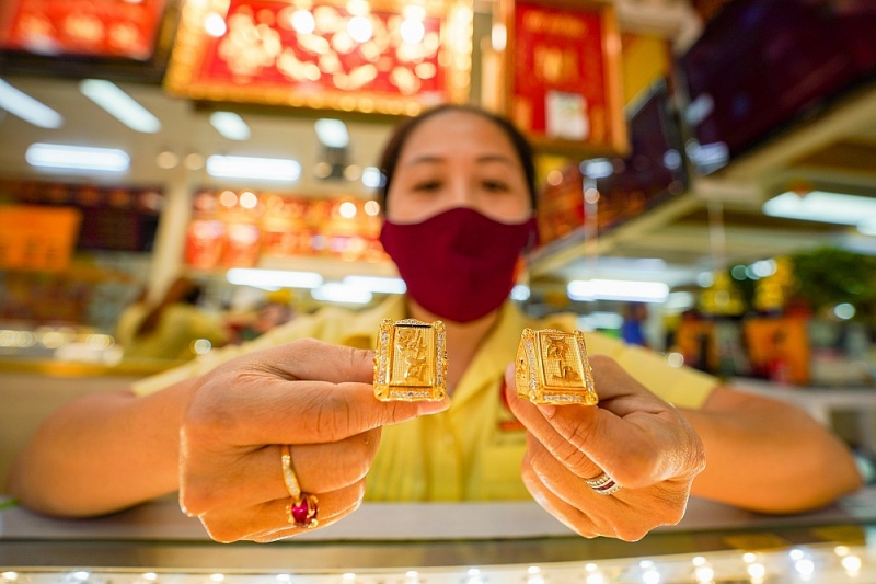 gia vang hom nay 257 trong nuoc tang nhanh roi giam soc the gioi duoc du bao tang tiep voi nhieu yeu to tiep tuc tro gia