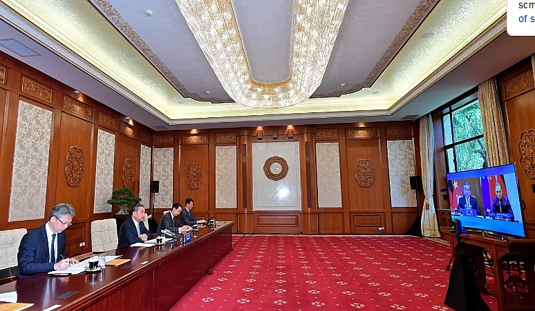 duc canh bao trung quoc ganh chiu hau qua lien quan van de hong kong