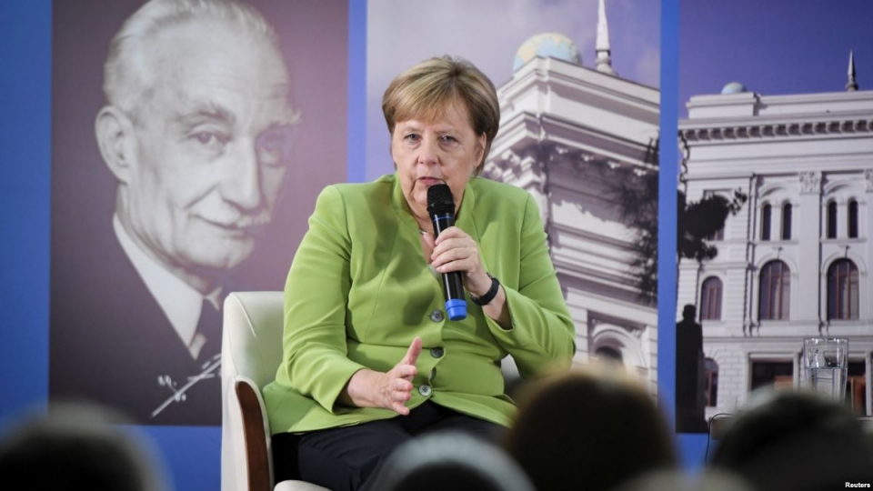 thu tuong duc merkel eu nato khong phai la ke thu cua nga