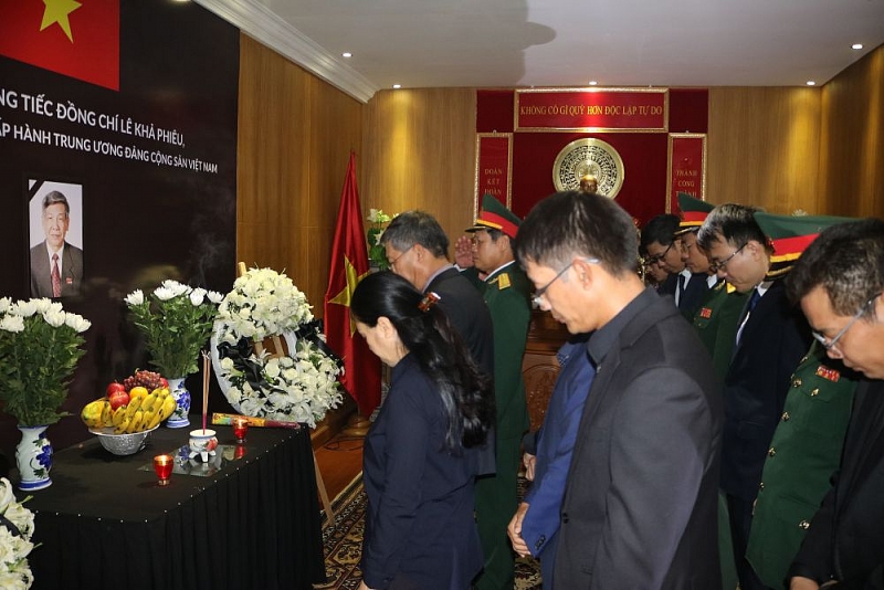 Lễ viếng nguyên Tổng Bí thư Lê Khả Phiêu tại Venezuela Anh Ba Lan và Mexico le vieng nguyen tong bi thu le kha phieu tai venezuela anh ba lan va mexico