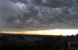 Dự báo thời tiết ngày và đêm nay (22/8): Vùng núi Bắc Bộ và Bắc Trung Bộ có nơi mưa to, đề phòng lốc, sét và gió giật