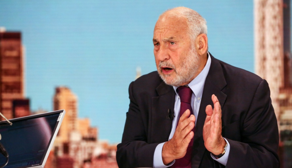 ong donald trump chang hieu gi nhieu ve kinh te