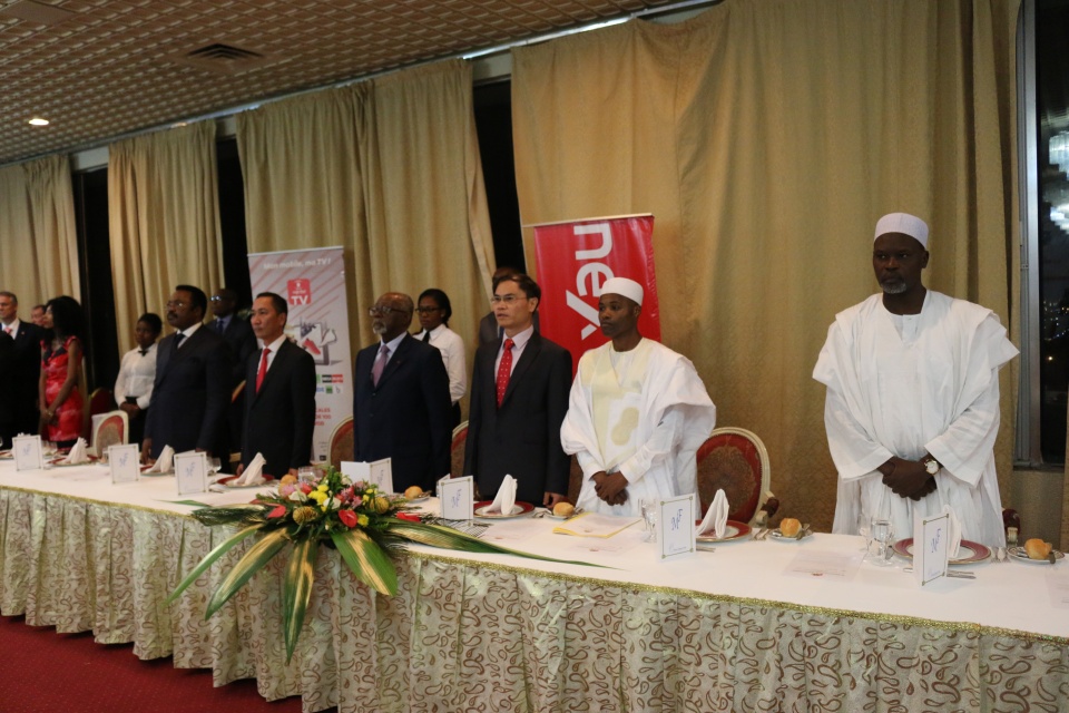 thuc day thuc chat hon quan he viet nam cameroon