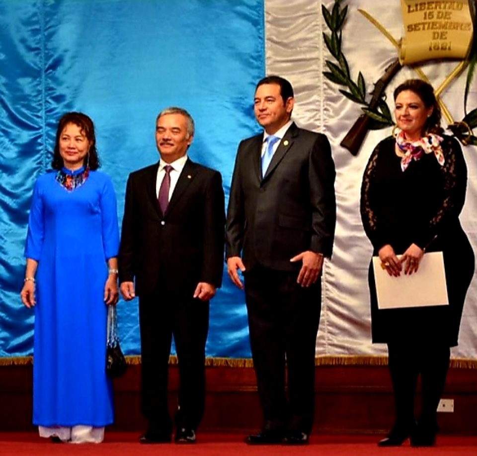 dai su nguyen hoai duong trinh quoc thu len tong thong ch guatemala