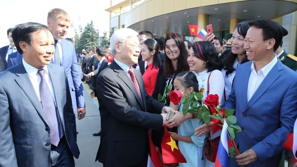 ngoai giao vi con nguoi bai hoc ve ngoai giao qua nhung lan vinh du gap go voi tong bi thu nguyen phu trong