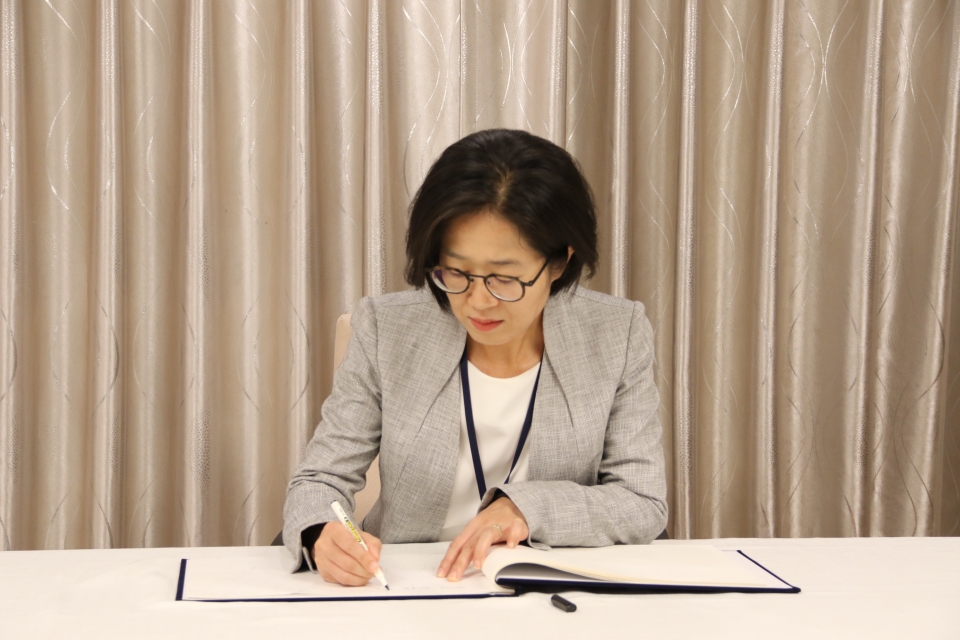 Lễ viếng cố Chủ tịch nước Trần Đại Quang tại Myanmar và Hàn Quốc le vieng co chu tich nuoc tran dai quang tai myanmar va han quoc