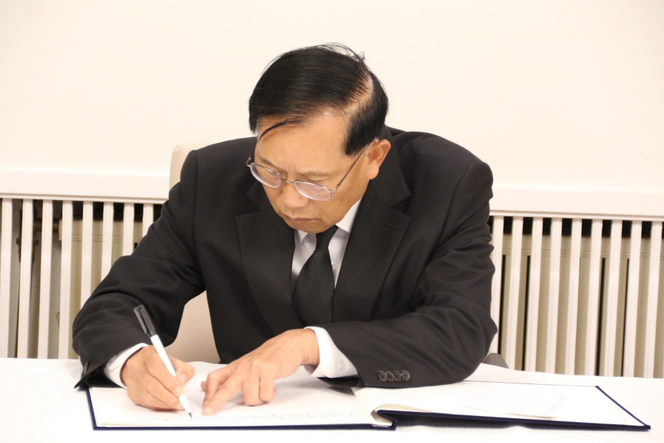 Lễ viếng cố Chủ tịch nước Trần Đại Quang tại Myanmar và Hàn Quốc le vieng co chu tich nuoc tran dai quang tai myanmar va han quoc