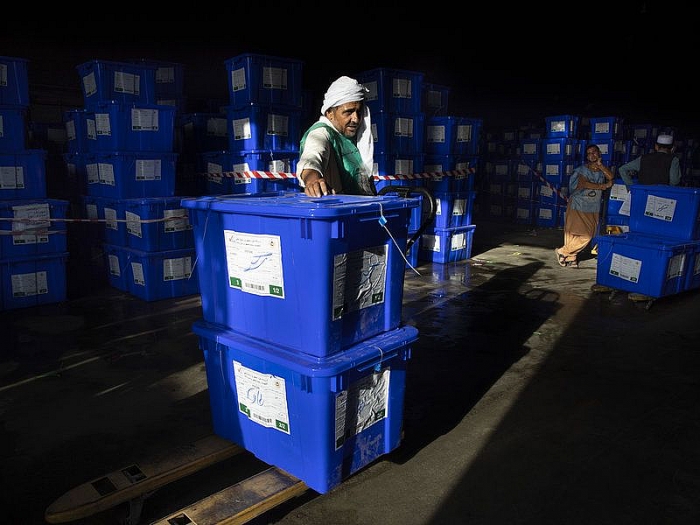 afghanistan tien hanh bau cu tong thong