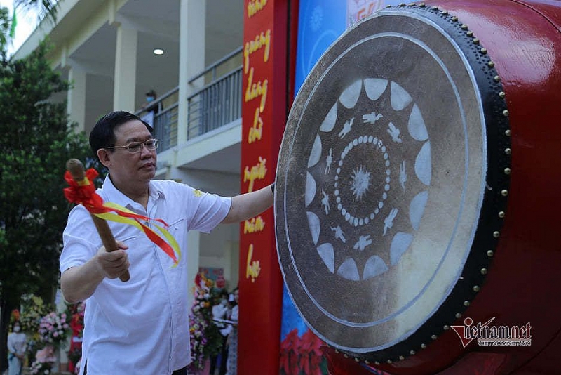 dich-covid-19-gan-23-trieu-hoc-sinh-ca-nuoc-khai-giang-voi-khau-trang-va-gian-cach