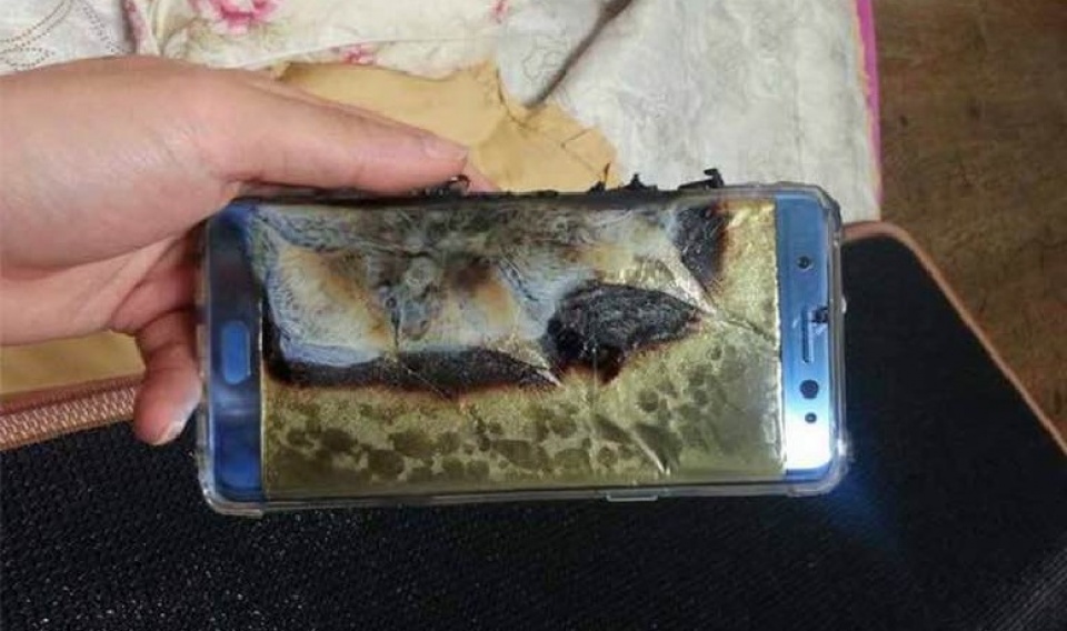 Samsung bị "tố" lót tay để ém nhẹm một vụ cháy Galaxy Note7 samsung bi to lot tay de em nhem mot vu chay galaxy note7