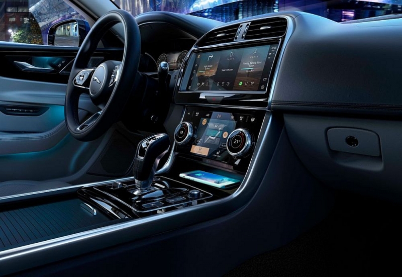 Jaguar XE 2021 phiên bản nâng cấp động cơ và trang bị có gì mới?