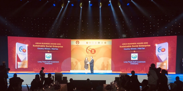 Golf Long Thành nhận giải thưởng Doanh nghiệp vì sự phát triển xã hội bền vững 2019 của ASEAN BAC golf long thanh nhan giai thuong doanh nghiep vi su phat trien xa hoi ben vung 2019 cua asean bac