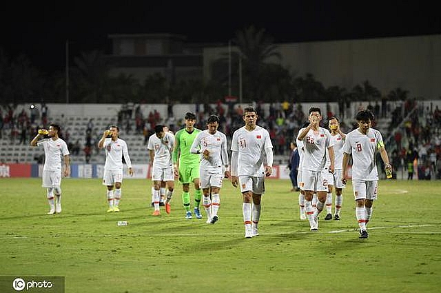 bao trung quoc noi may man khi doi nha khong gap doi tuyen viet nam