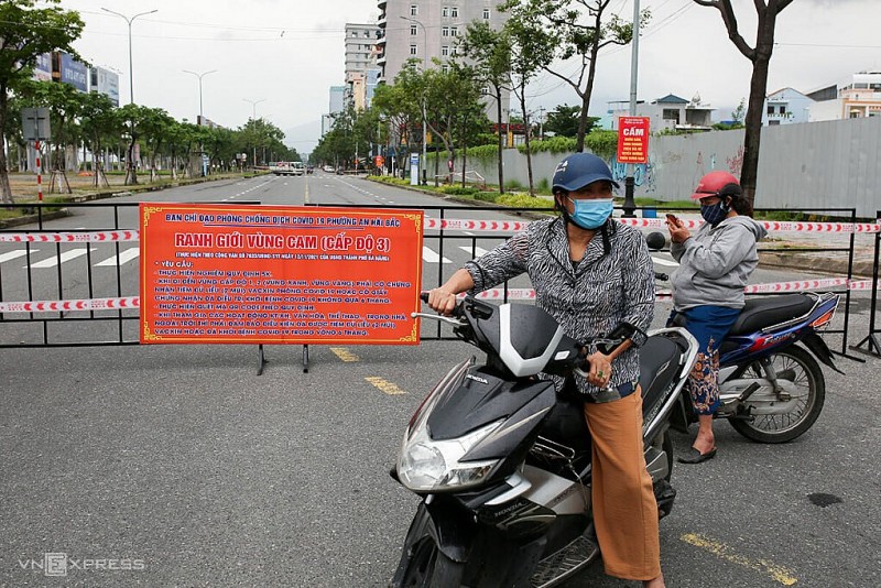 Covd-19 sáng 15/11: Đà Nẵng tái lập nhiều chốt kiểm soát; Hà Nội khẩn tìm người đến 21 địa điểm