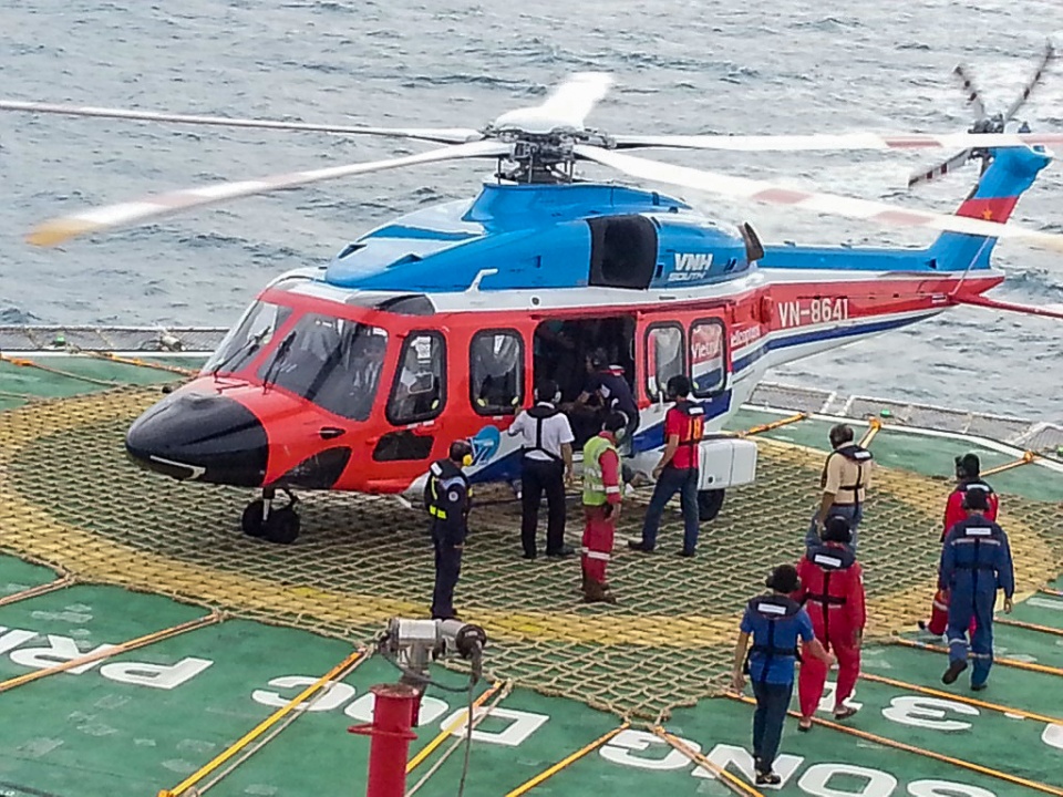 Một ngư dân bị nạn được PVEP POC cứu sống mot ngu dan bi nan duoc pvep poc cuu song