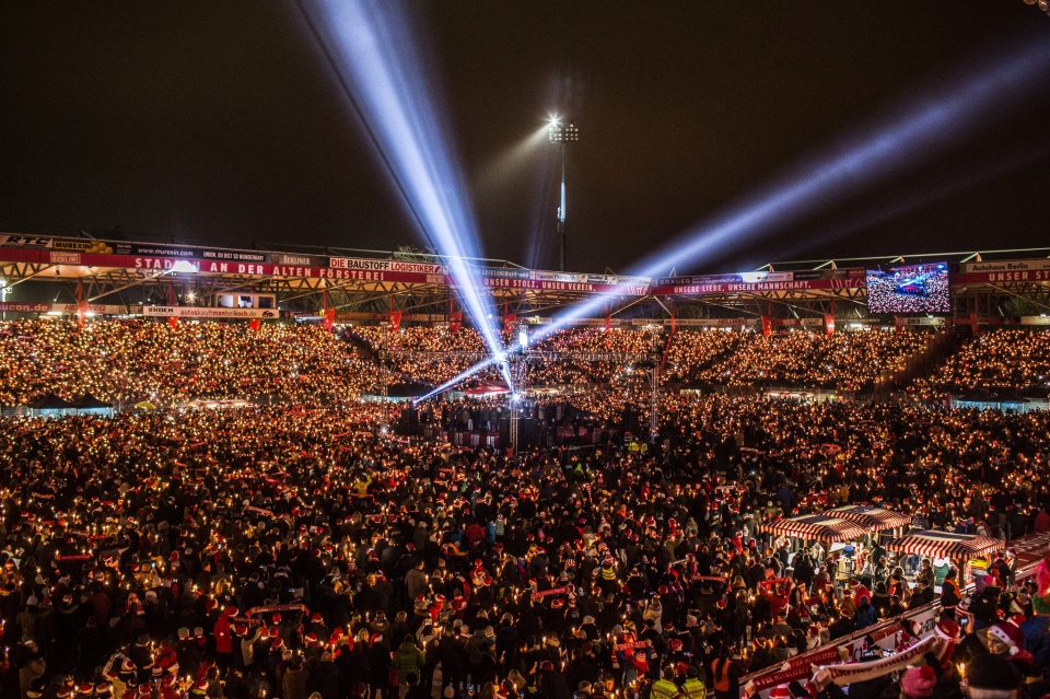 Không khí lễ hội ngập tràn bất chấp bất ổn trong xã hội khong khi le hoi ngap tran bat chap bat on trong xa hoi