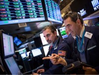 chung khoan my lan dau tang diem sau 50 nam